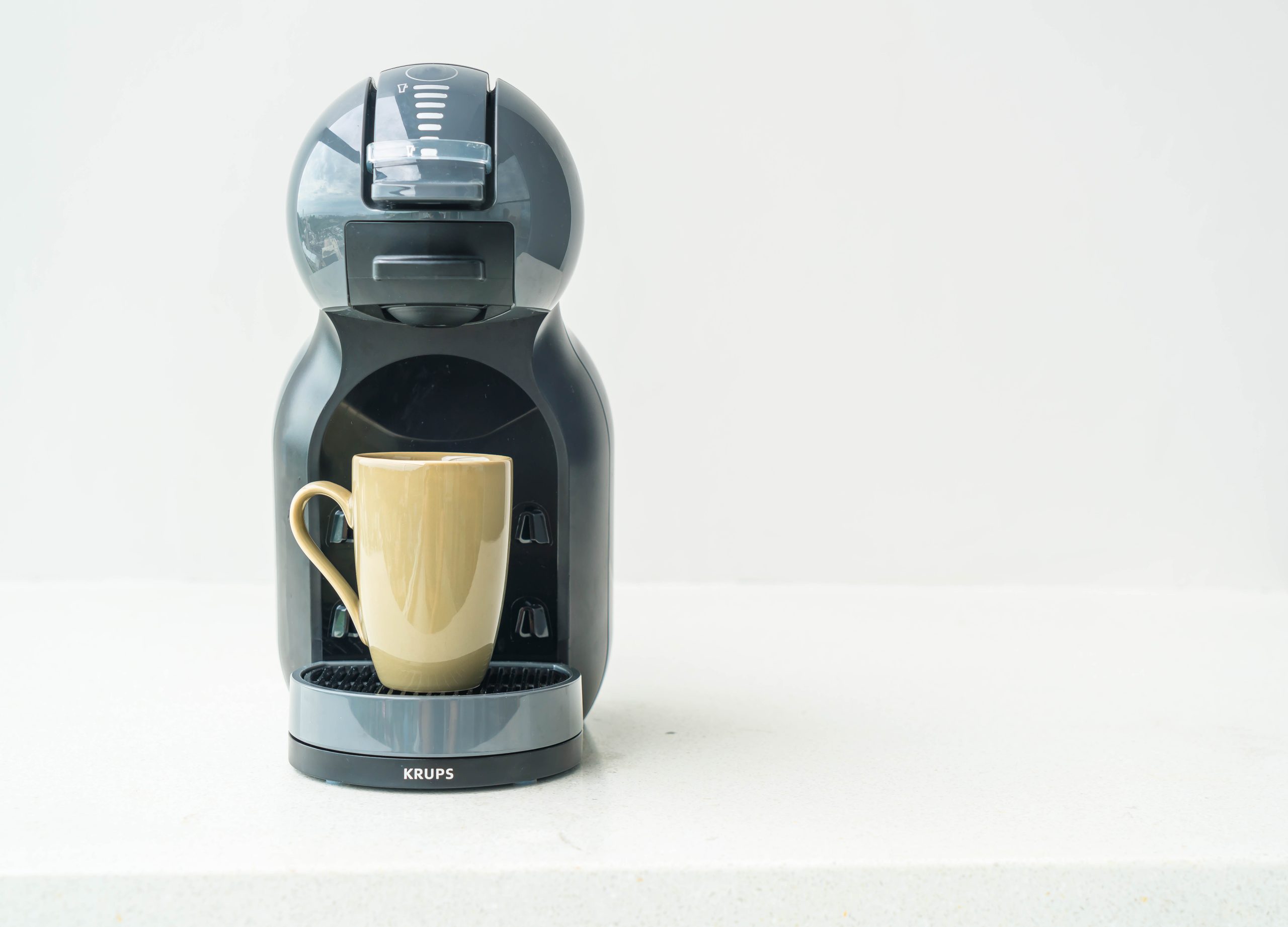 Capsule espresso machine